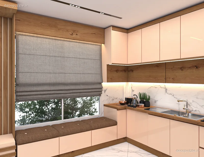 آشپزخانه مدرن دورنگ با کابینت‌های کرم و طرح چوب، چیدمان ال، بین کابینتی ماربل و نورپردازی خطی