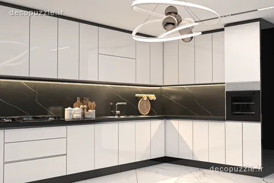 آشپزخانه ال مدرن با کابینت‌های سفید، صفحه و دیوارپوش ماربل مشکی و نور مخفی