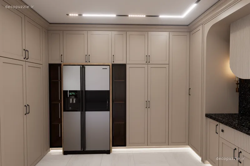 کابینت نئوکلاسیک کرم مات با چیدمان یو، قفسه باز و کابینت‌های تا سقف در آشپزخانه