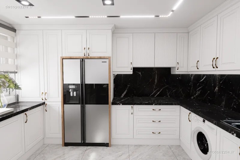 آشپزخانه نئوکلاسیک با کابینت سفید، صفحه و بین کابینتی ماربل مشکی و چیدمان یو