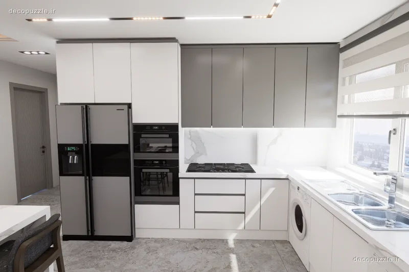 کابینت مدرن سفید و طوسی مات با چیدمان ال، فر توکار و بین کابینتی ماربل در آشپزخانه