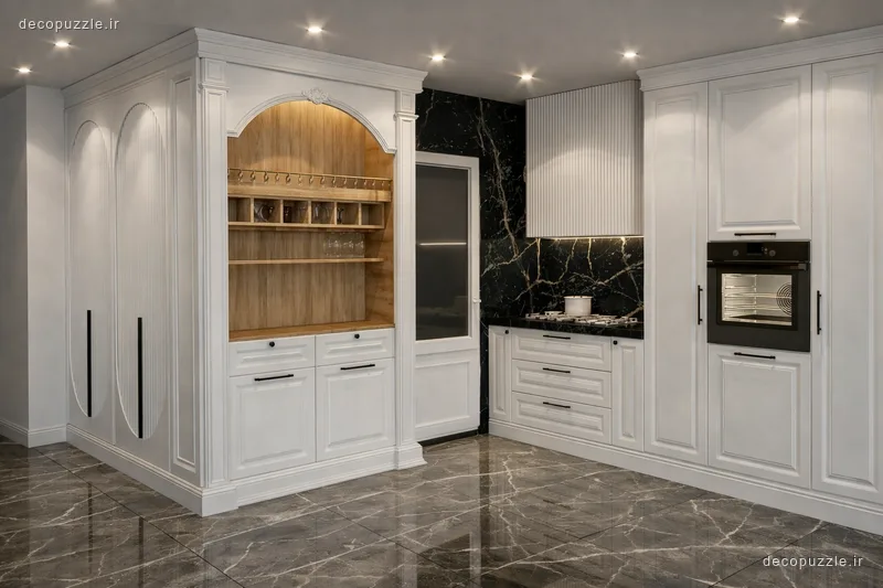 کابینت کلاسیک سفید با ویترین چوبی، فر توکار و بین کابینتی مشکی در آشپزخانه ال‌شکل