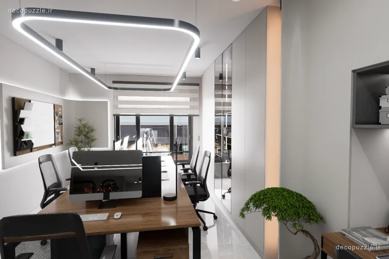 فضای کاری مدرن با میز چوبی بزرگ، صندلی‌های مشکی، کابینت شیشه‌ای و نورپردازی خطی