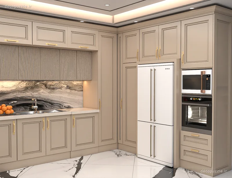 آشپزخانه کرم مات با چیدمان ال، کابینت تا سقف، فر توکار، مایکروویو توکار و بین کابینتی ماربل