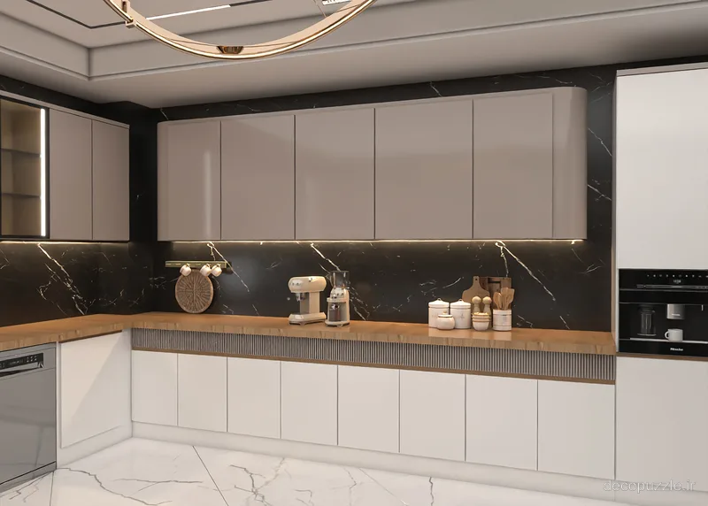 آشپزخانه مدرن دو رنگ با کابینت ام دی اف سفید، صفحه طرح چوب، backsplash ماربل مشکی و نور مخفی
