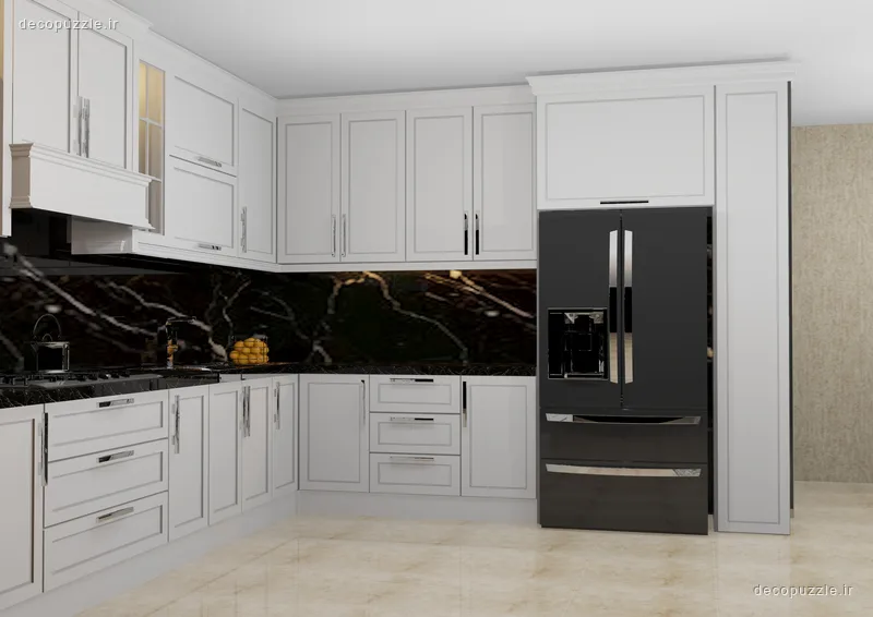 آشپزخانه با کابینت ممبران سفید، چیدمان ال، بین کابینتی ماربل مشکی و هود مخفی
