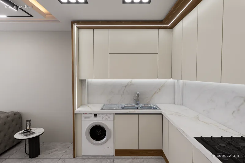 کابینت مدرن کرم مات با چیدمان ال، بین کابینتی ماربل و نورپردازی خطی در آشپزخانه