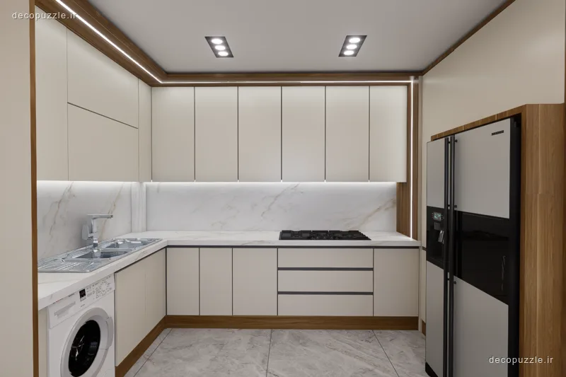 آشپزخانه کرم با کابینت مات، چیدمان ال، بین کابینتی ماربل و نورپردازی خطی