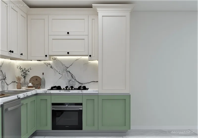 کابینت نئوکلاسیک دورنگ سفید و سبز مات با چیدمان ال، فر توکار و بین کابینتی ماربل