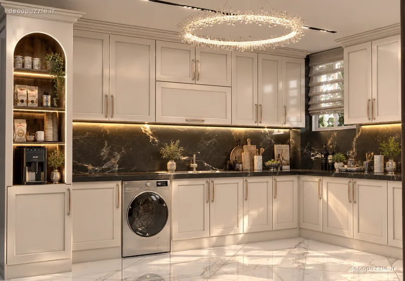 کابینت نئوکلاسیک کرم با صفحه و بین کابینتی ماربل، قفسه باز و نورپردازی خطی در آشپزخانه ال