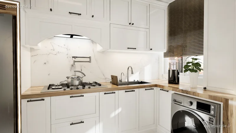 آشپزخانه ال با کابینت سفید نئوکلاسیک، صفحه طرح چوب، بین کابینتی ماربل و هود مخفی
