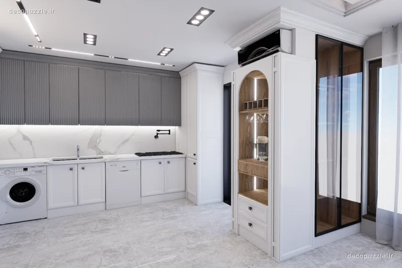 آشپزخانه نئوکلاسیک سفید و طوسی با ویترین شیشه‌ای، بین کابینتی ماربل و چیدمان ال