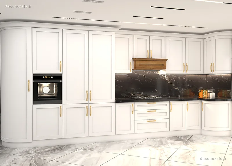 کابینت نئوکلاسیک سفید با صفحه بین کابینتی ماربل مشکی، فر توکار و هود چوبی در آشپزخانه