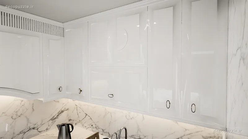کابینت سفید براق با بین کابینتی ماربل و چیدمان کنج در آشپزخانه