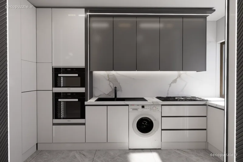 کابینت مدرن دورنگ با چیدمان ال، فر توکار، بین کابینتی ماربل و نورپردازی خطی در آشپزخانه