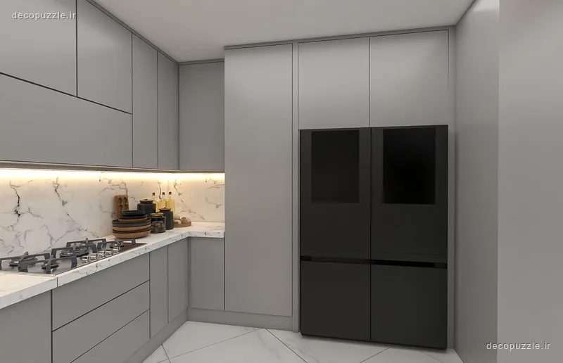 کابینت مدرن طوسی مات با چیدمان ال، بین کابینتی ماربل و دستگیره مخفی در آشپزخانه