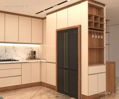 کابینت مدرن مات کرم و طرح چوب با یخچال مشکی، قفسه باز و نورپردازی خطی در آشپزخانه ال