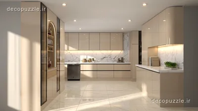 کابینت مدرن کرم مات با چیدمان یو، ویترین، بین کابینتی ماربل و نورپردازی خطی در آشپزخانه
