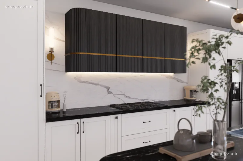 کابینت دورنگ سفید و مشکی مات با جزیره و بین کابینتی ماربل در آشپزخانه