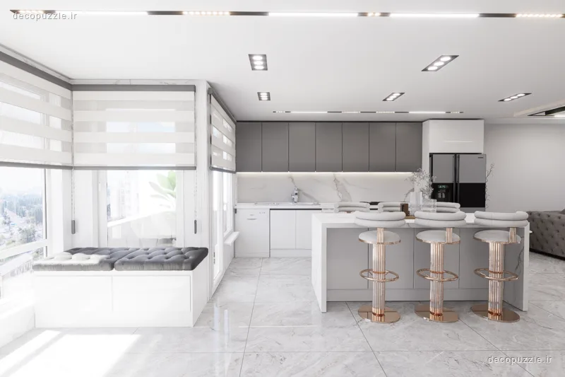 آشپزخانه مدرن دورنگ با کابینت سفید و طوسی، جزیره، بین کابینتی ماربل و صندلی‌های طلایی